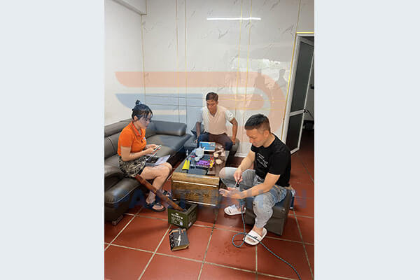 airbrush hp bcn khach den van phong painttech vn