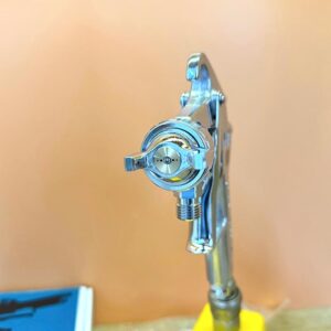 Cận cảnh nắp chụp súng phun sơn W-71-4S lỗ phun 1.8mm